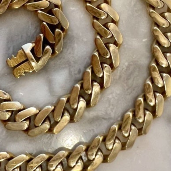 10K Gold Wide Chunky Cuban Link Necklace about 9mm wide 22 inches long. Strong! - Picture 14 of 15